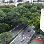 Flat com Sacada - Região Ibirapuera próximo vários Hospitais e UNIFESP